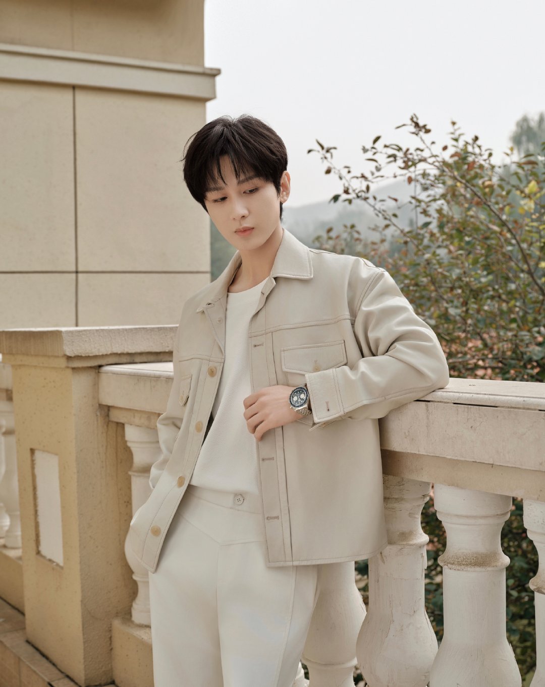 成毅｜秋日小王子，看着软乎乎的🍂 ​​​