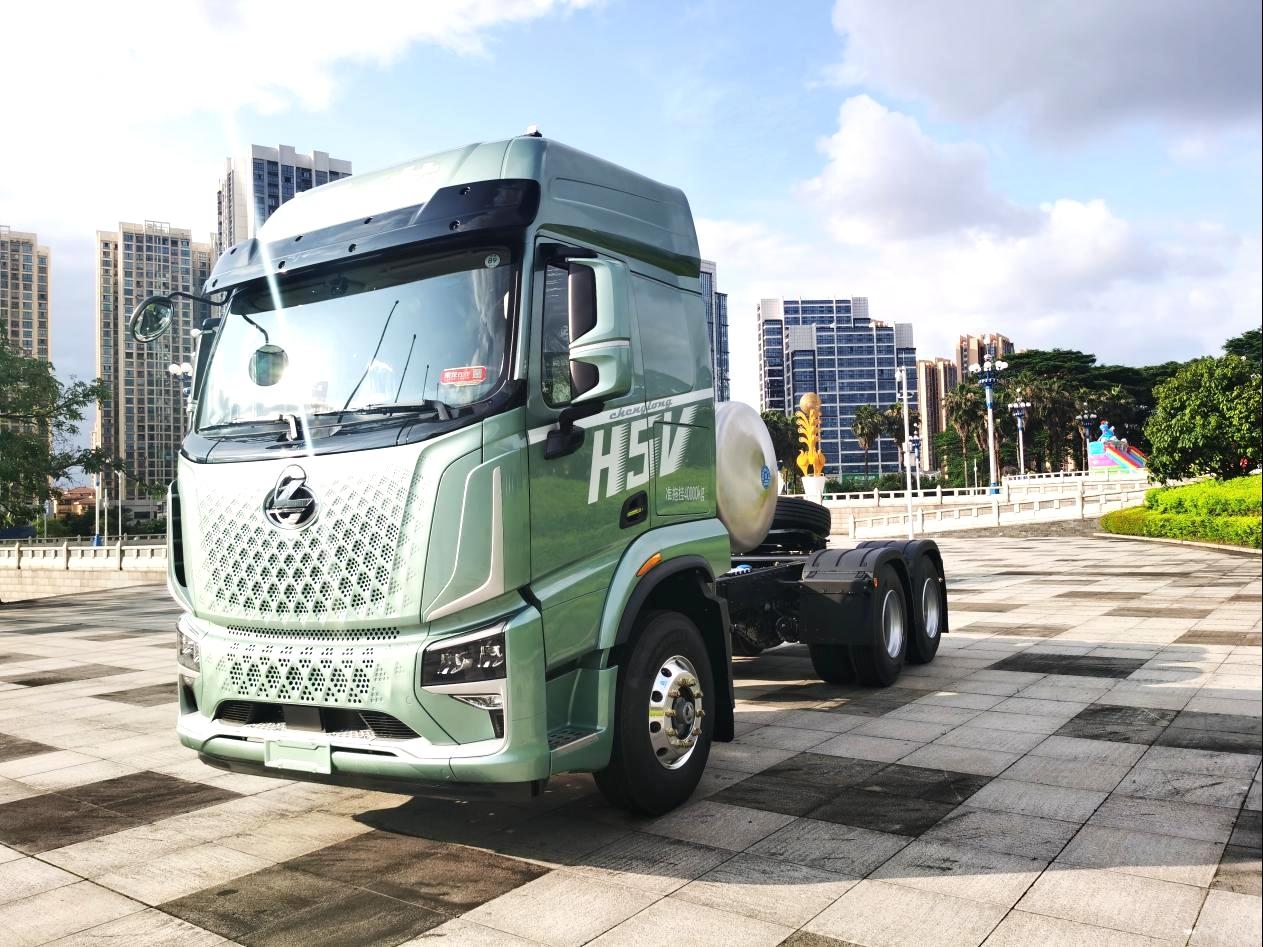 乘龙H5V创富版LNG牵引车，搭载14.8L 520马力燃气发动机，动力强劲，重