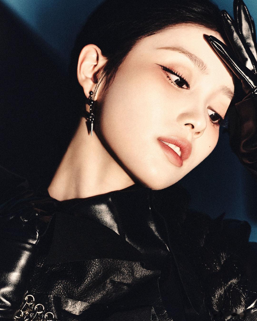 沈小婷首张数字单曲MV预告 MV预告氛围感直接封神！沈小婷主打LEGEND，名副