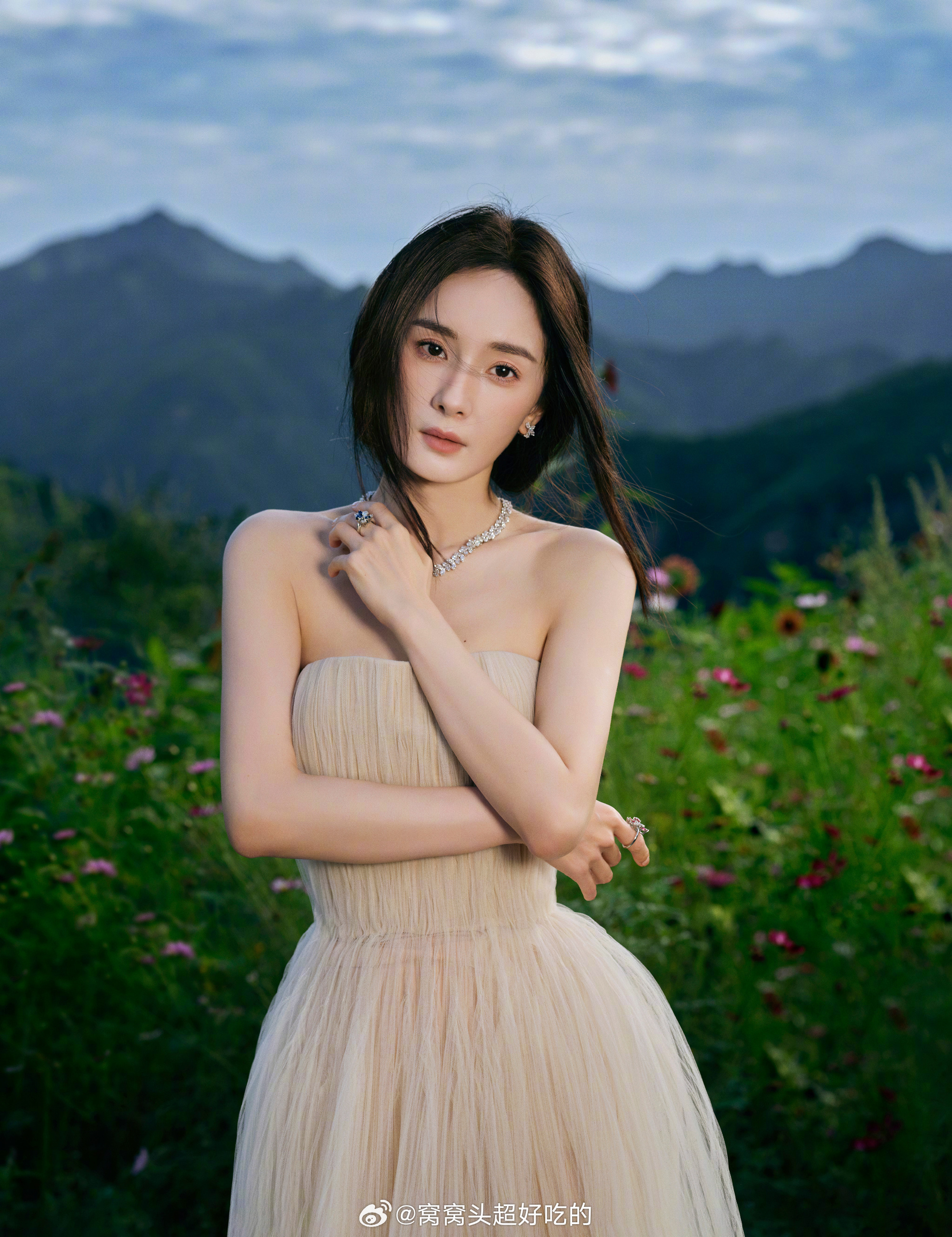 杨幂生日快乐，女神长红爆剧在手，预祝一个生万物宁绣绣横扫奖项！ ​​​