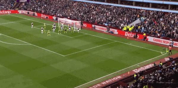 阿斯顿维拉2-1曼城。开场仅1分钟，曼城门将奥尔特加极限扑救，扑出保·托雷斯的头