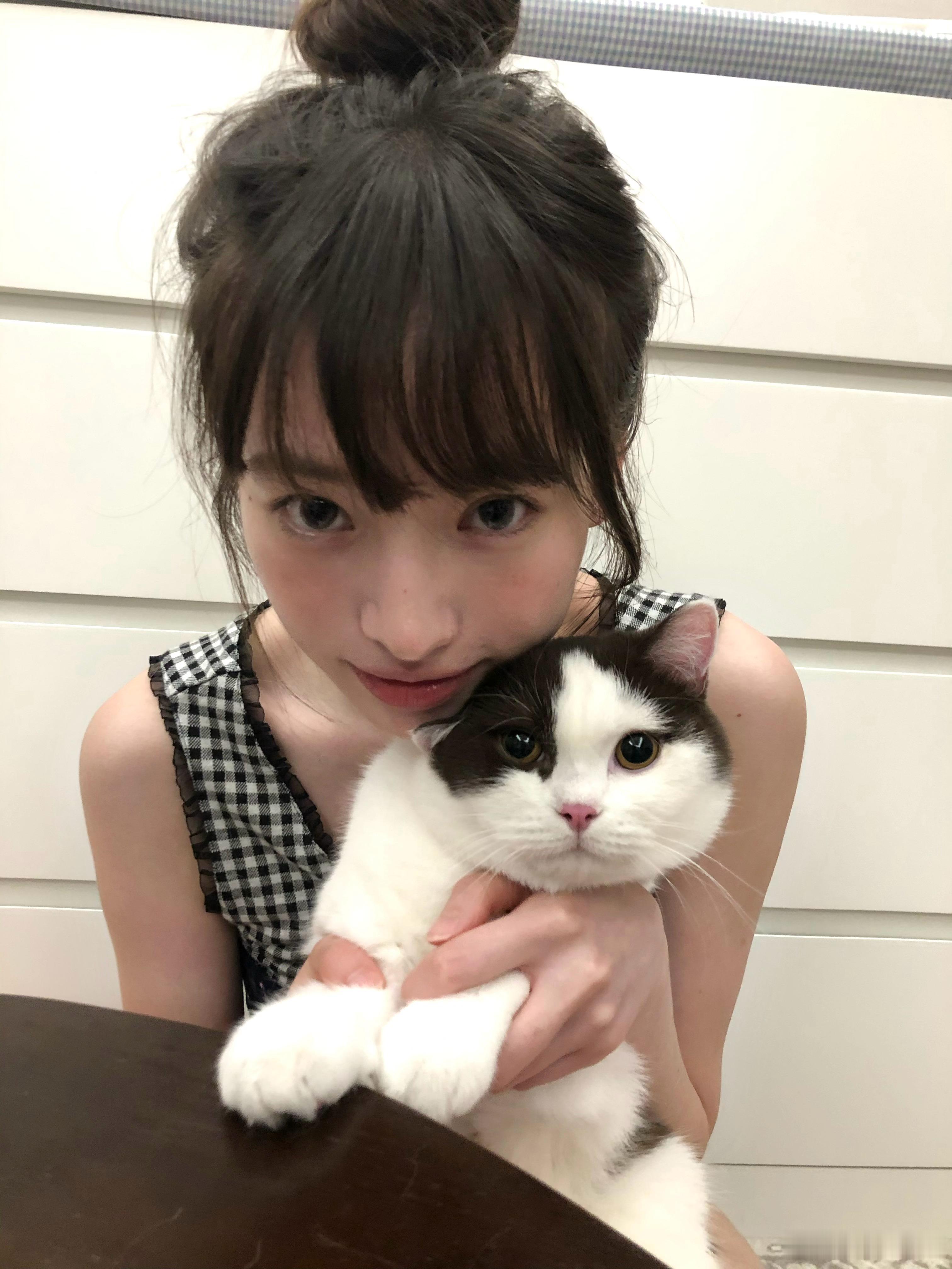 栗子宝宝一岁啦希望他以后健健康康平平安安 我永远爱他（可以看出是一次艰难的生日拍
