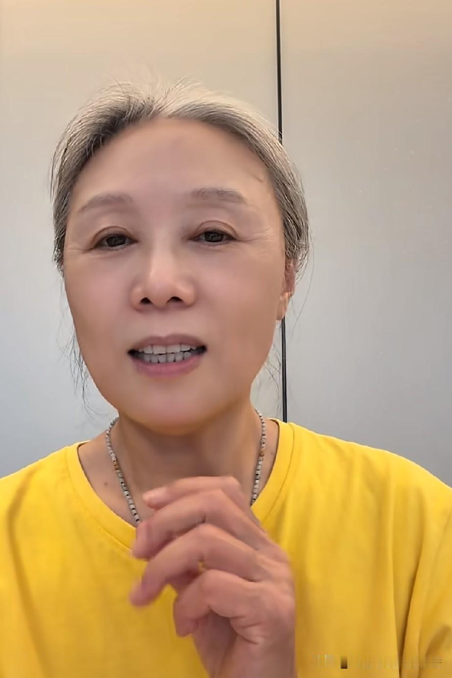 吴琼老师今年已64岁，依旧活跃在黄梅戏舞台上。今年，她参与全国巡演的场次已达几十