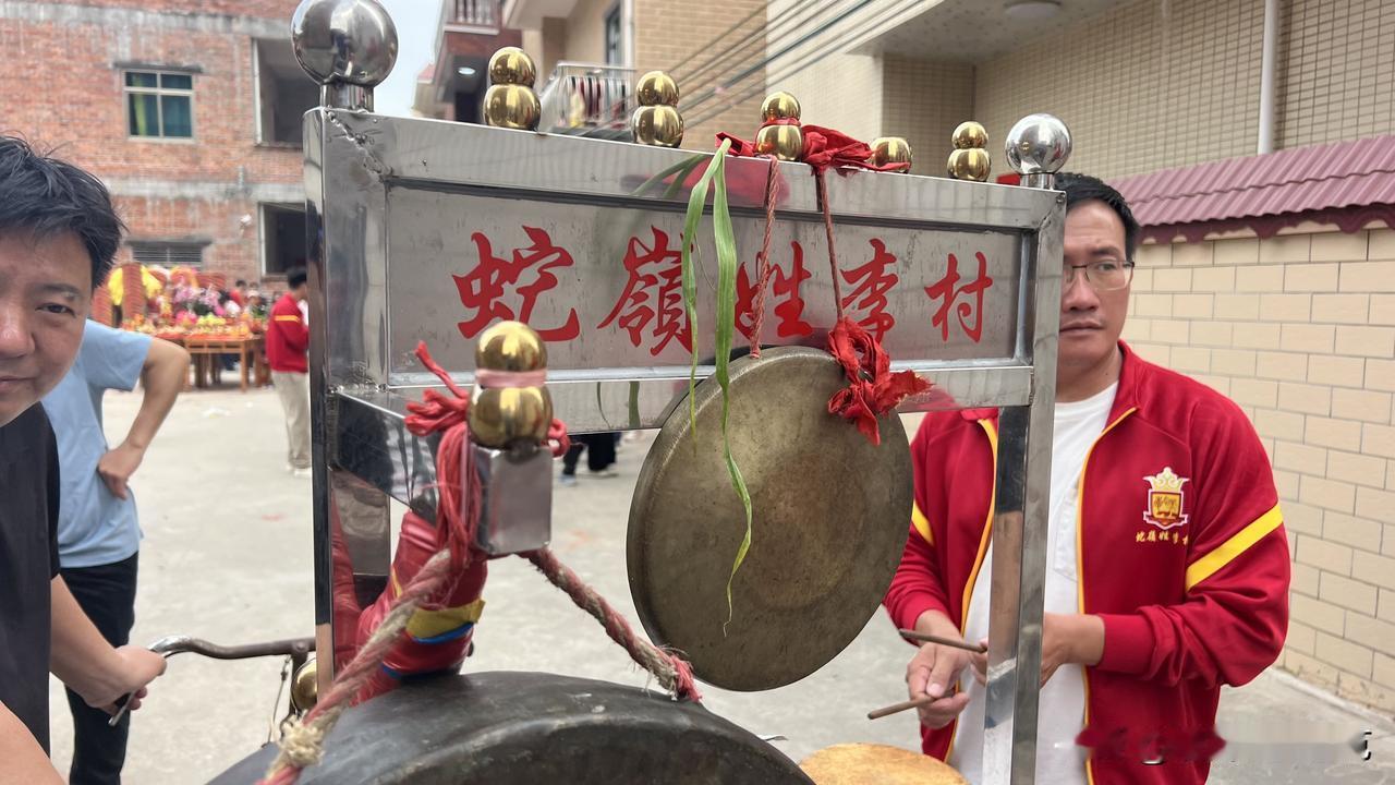 粤西春节：是烟火里的乡愁，行走中的根脉
若说中国哪里的春节最有烟火气、最显热闹与