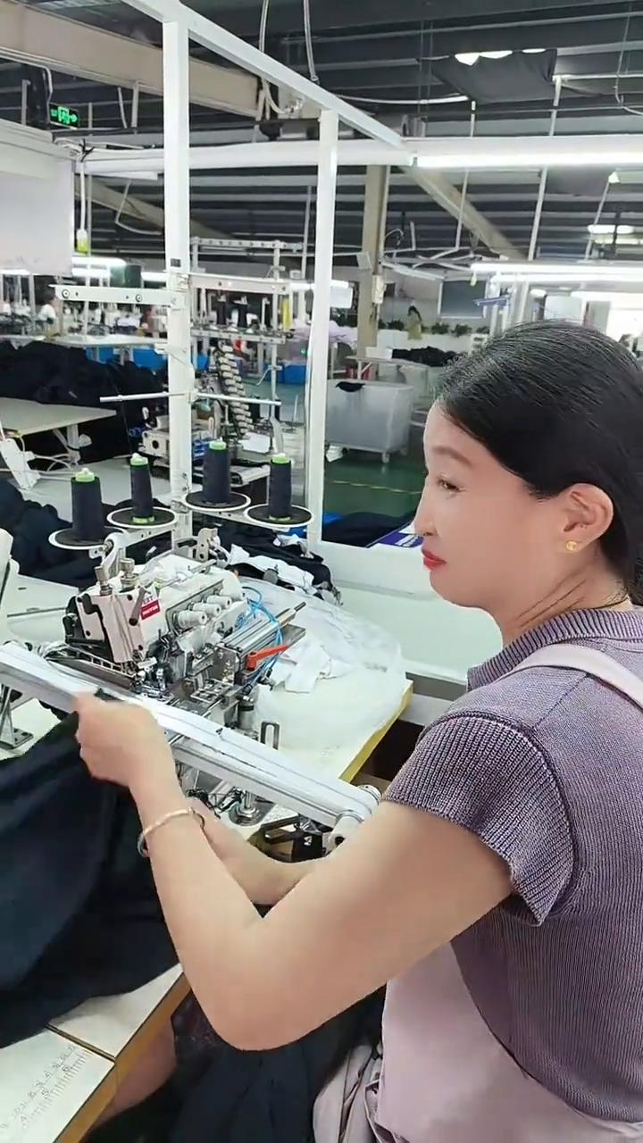 看你住的是什么？庄稼，吃奶茶。