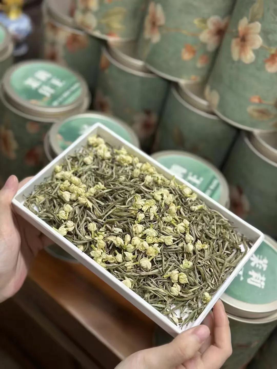 人生不过诗酒茶，能放松，有诗书，有酒喝，有茶喝，这样的日子就是好日子。