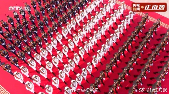 #九三盛大阅兵##阅兵直播#【#中国排面怎么截图都是一个帅#】步伐铿锵，气宇轩昂