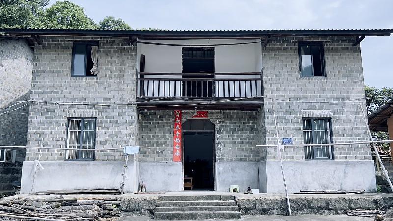 年轻人花几十万回村“卷”自建房，不再执着于城市买房，释放了什么信号？
如今，一股