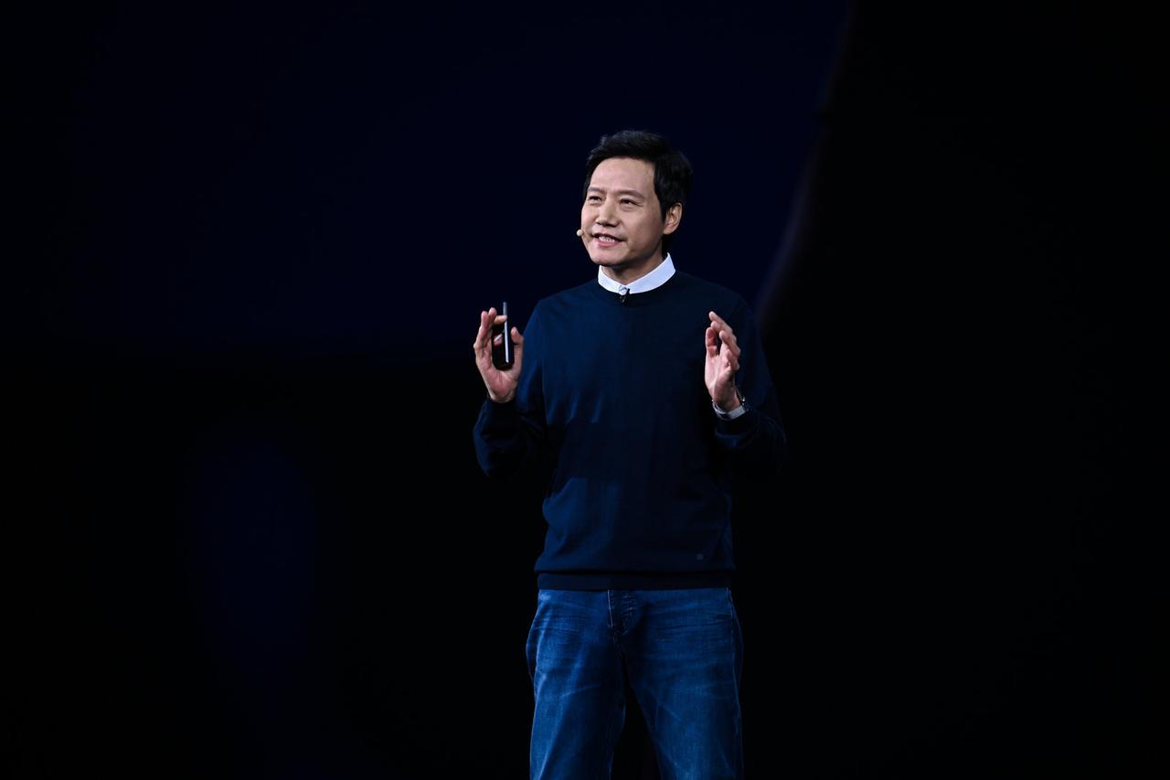 雷军的语录中蕴含着丰富的人生智慧,其中两个金句尤其令我印象深刻,反映了雷军独特的
