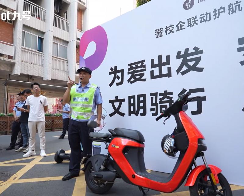 00后大学生很多人都有电动车，但谁来给他们上“安全第一课”？00后上大学，电动车