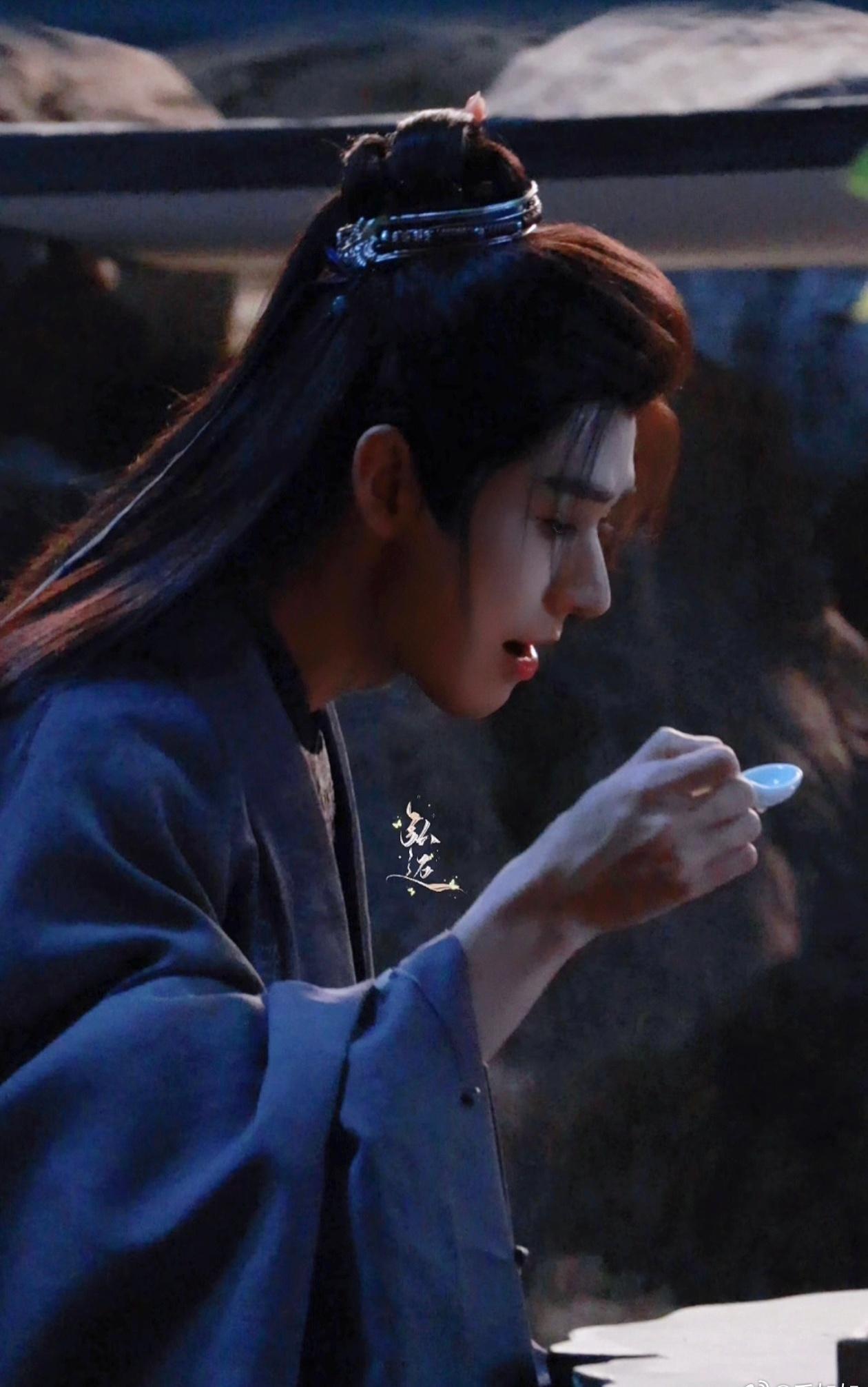 随时都在吃吃喝喝，不儿闻玦真的是疯囚么，这三天看下来跟这俩字儿完全不搭尬啊[流鼻