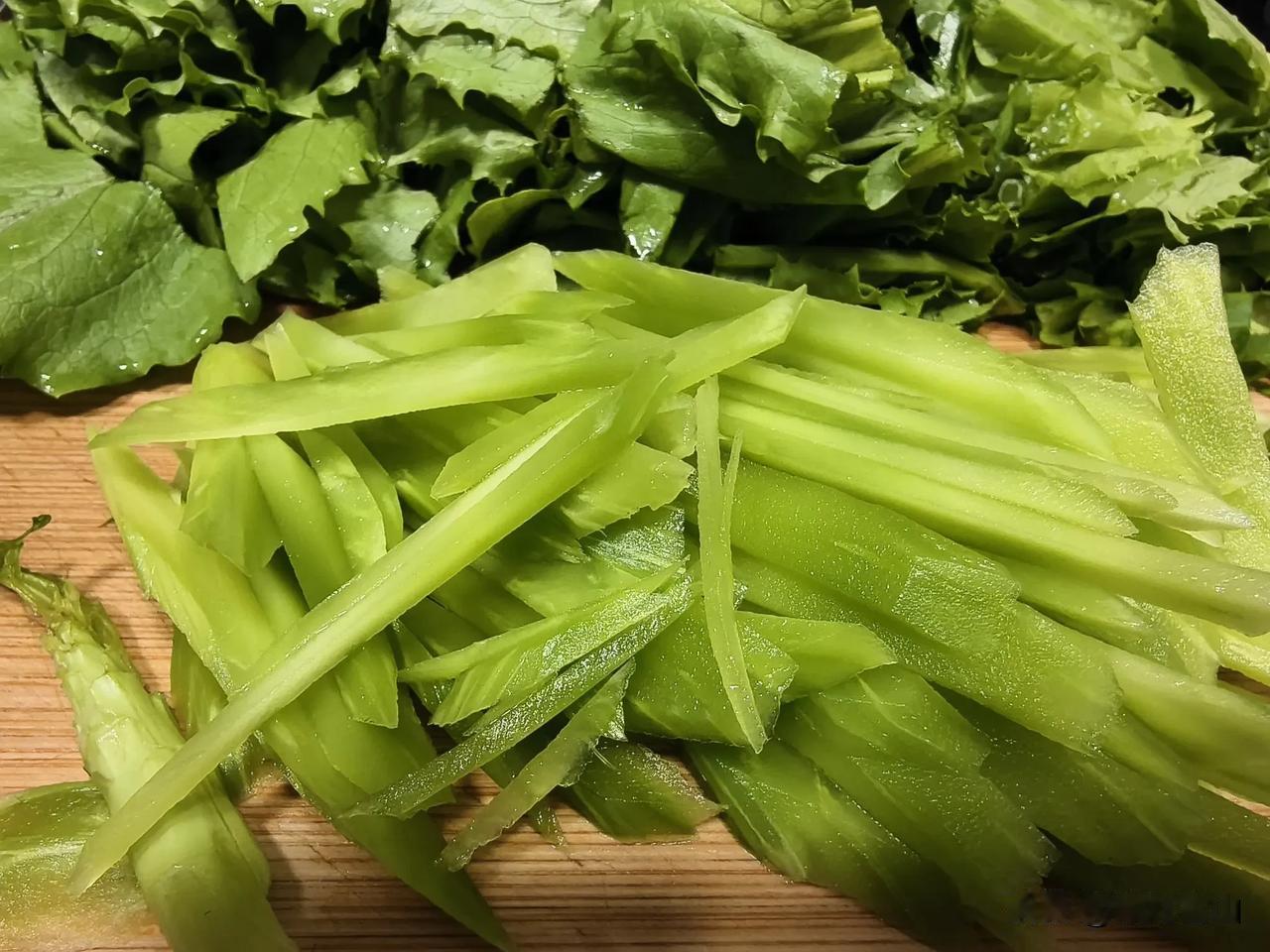 儿子问他爸爸，过几天要组织献血了，问他要不要献？

孩子爸爸说，要不要问问你妈？