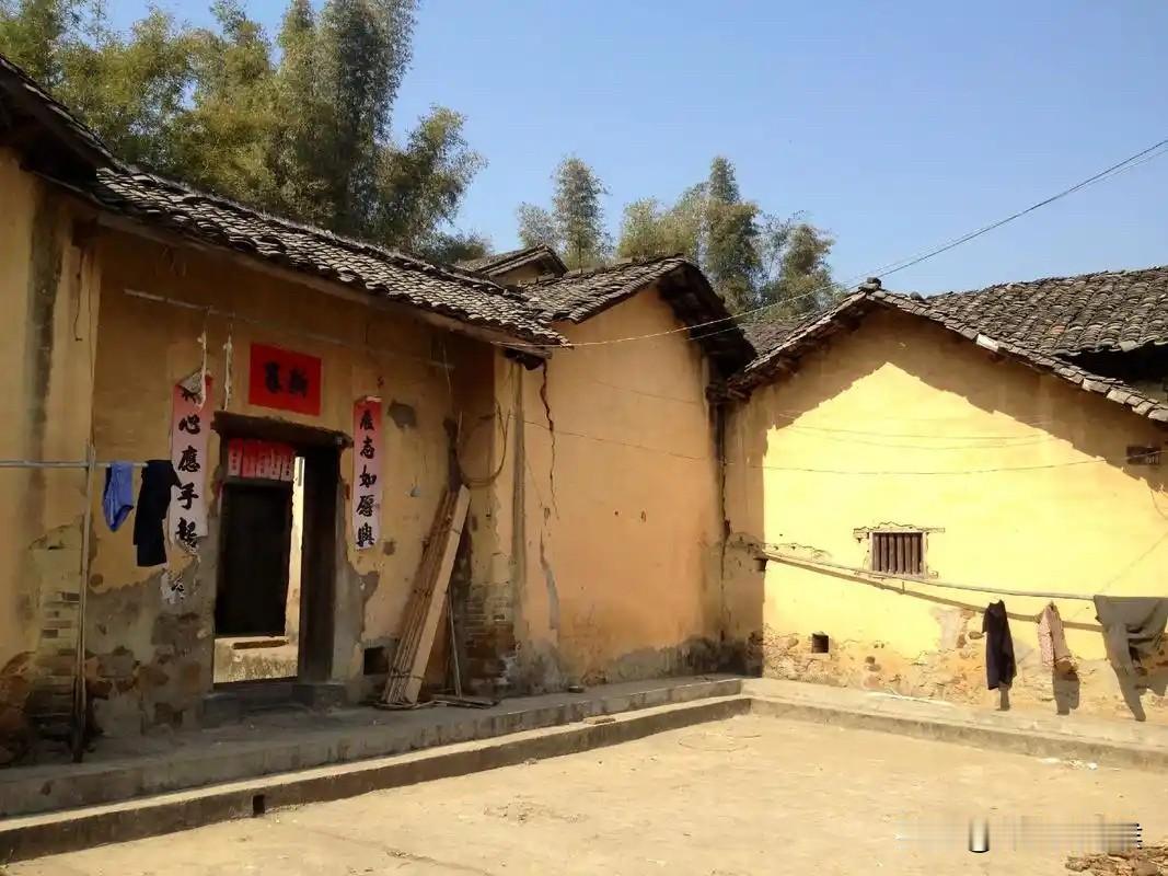 为什么很多人即使不回农村了

也要把农村的老宅建设的很好？

花那么多钱，平时也