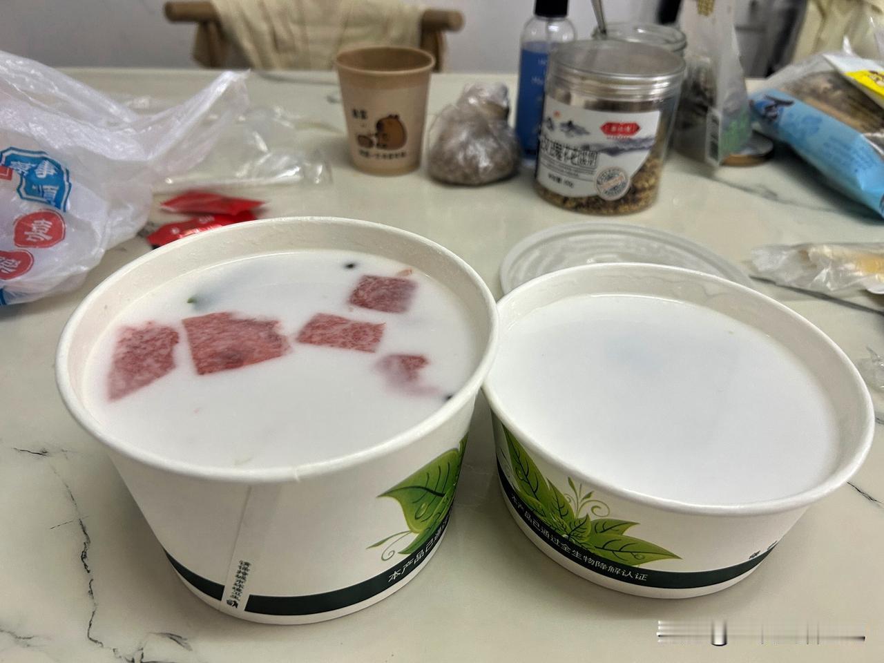 要说海口的灵魂除了老爸茶，就是清补凉了吧！
清补凉大多以椰奶或椰汁打底，配以水果