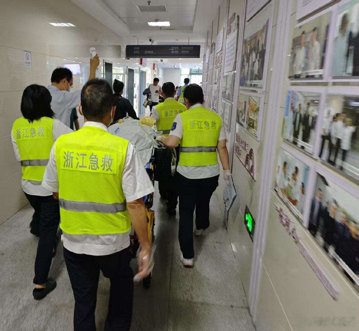宁波急救医生一句我们在呢暖人心 国庆假期，宁海120急救医生刘瑞芳坚守急救一线。