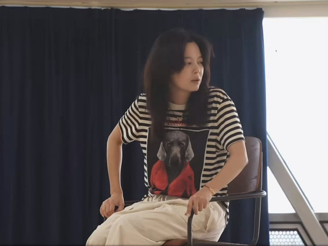 她们俩是一起买的吧 ​​​