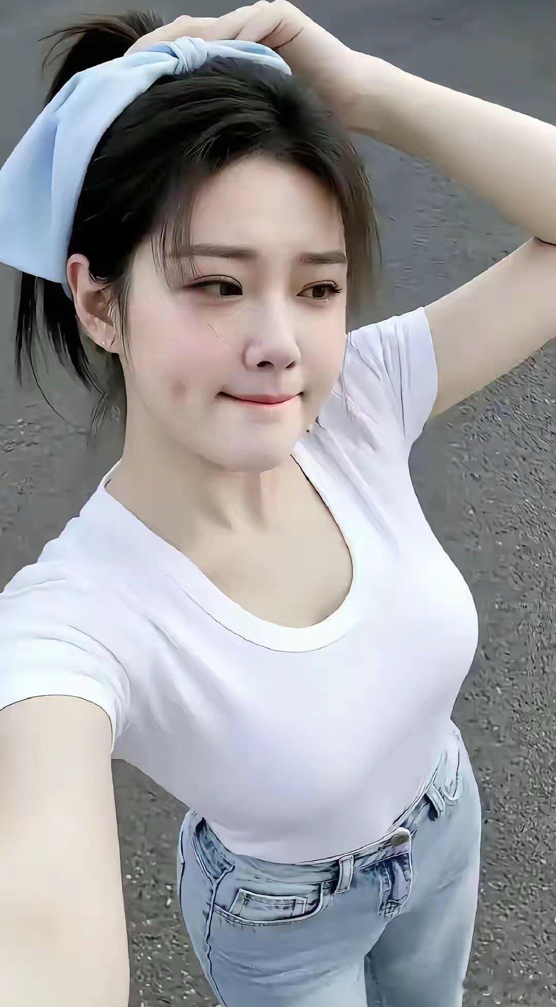 什么样的女人才最有魅力呢?具有超凡脱俗、气质优雅、知性大方的女人，总之具有秀外慧