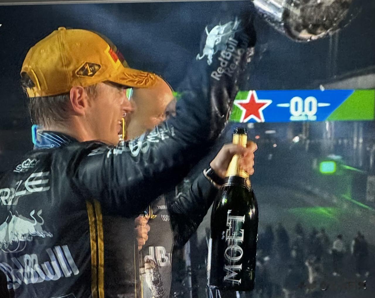 维斯塔潘今年不能夺得总冠军真的太可惜了……
本赛季维斯塔潘夺得6个分站冠军
诺里