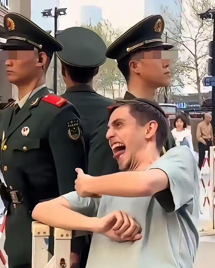 哨兵神圣不可侵犯
哨兵神圣不可侵犯，这是不容置疑的。就说上海外滩这事儿，一个外国