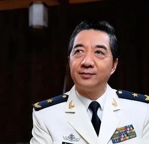 谢谢你张召忠！你真是伟大的预言家！2015年你就说过：“美国啥也不干，让东方大国