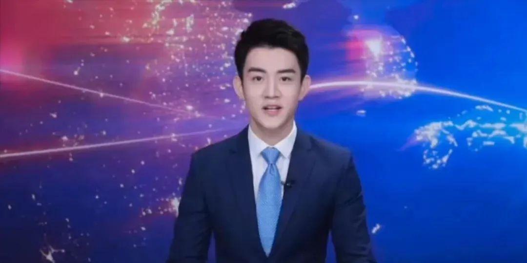 央视新闻频道又迎来一位超养眼的00后男主持新面孔👀速来围观！
多亏群里姐妹疯狂