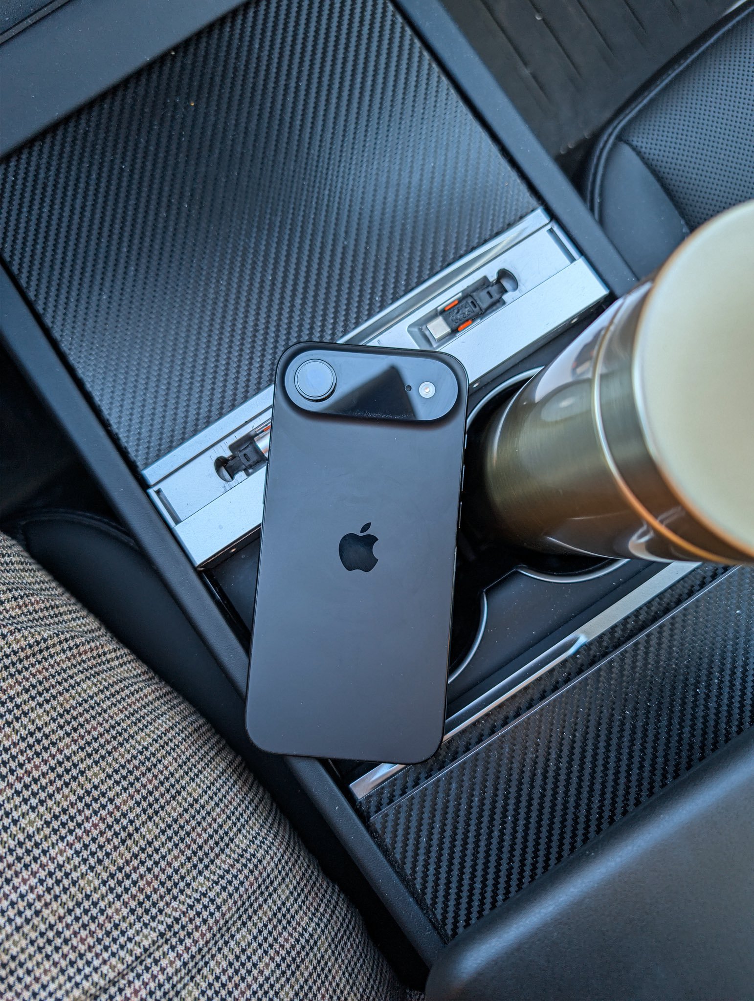 iPhone17无缘苹果最强端侧大模型我拿着苹果当下最强大的iPhone Air