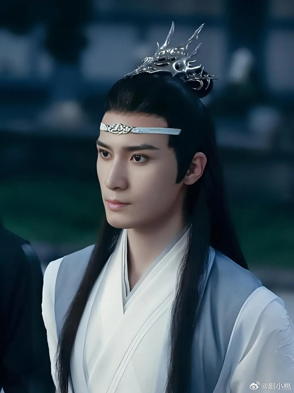 刘海到底为什么宽 这名字一出现，感觉空气里都弥漫着欢乐因子🤭，网友的脑洞简直无