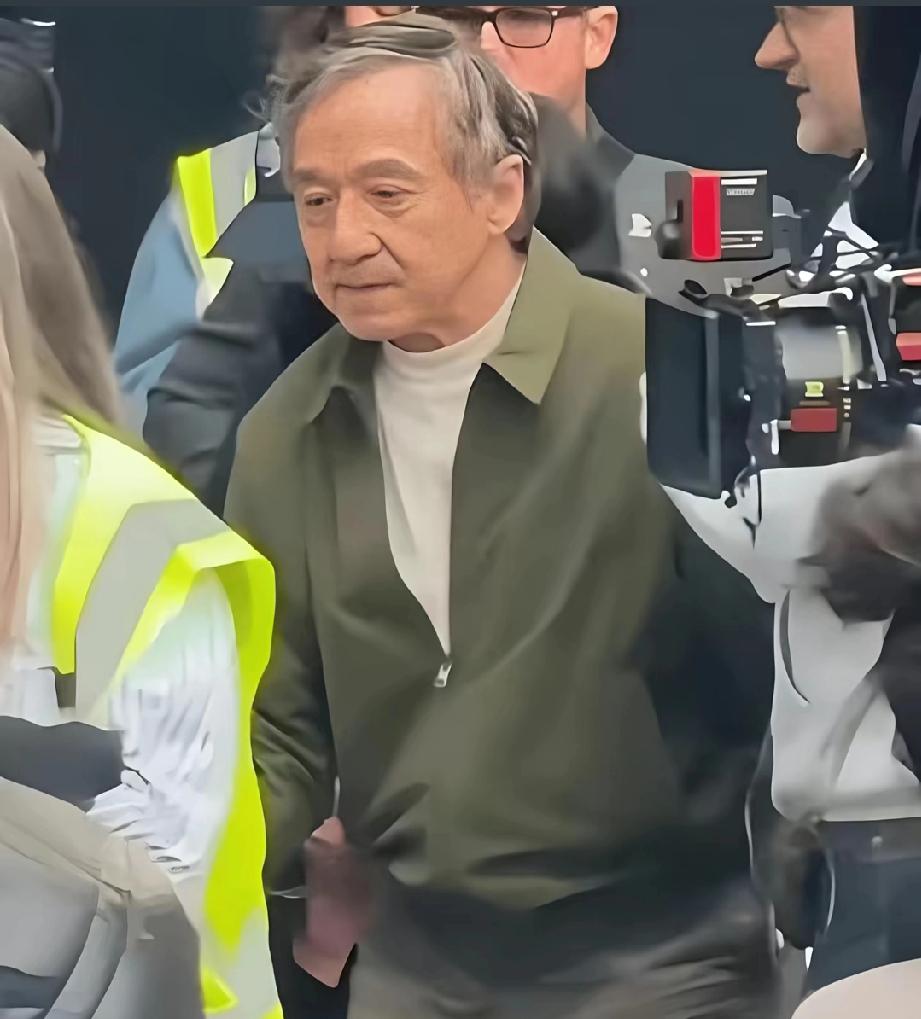 成龙大哥这辈子什么都扛过来了，就这一件事，扛得不是太好看

成龙这辈子闯过无数生