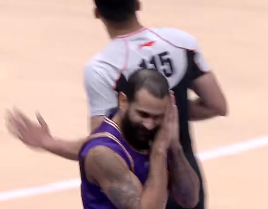 真的不能随便做“晚安”这个动作，今晚北控队里勒就又被打脸了，最后深圳队史密斯这个