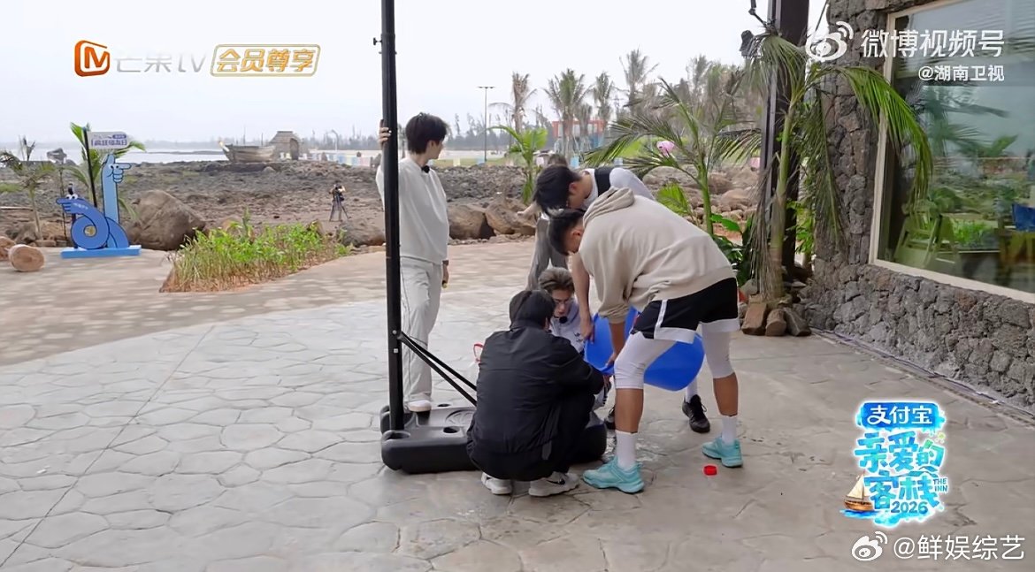 没睡醒的全红婵被迫营业张家齐叫全红婵宝宝 一见面就惦记着全红婵，视频通话里全程宝