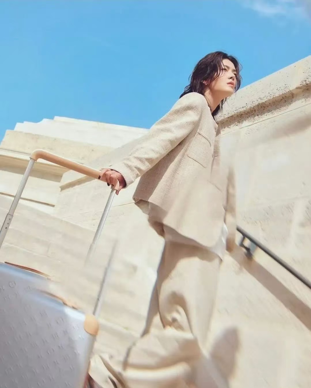 中本悠太 🍒治愈微笑中本悠太请轻闭双眼，让月光帮你揉散满身疲惫。藏在心底的热望