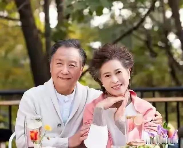 “慢”是个好东西，它能让我们的生活更精彩。

喝茶时一定要慢，慢喝才能品出茶的甘