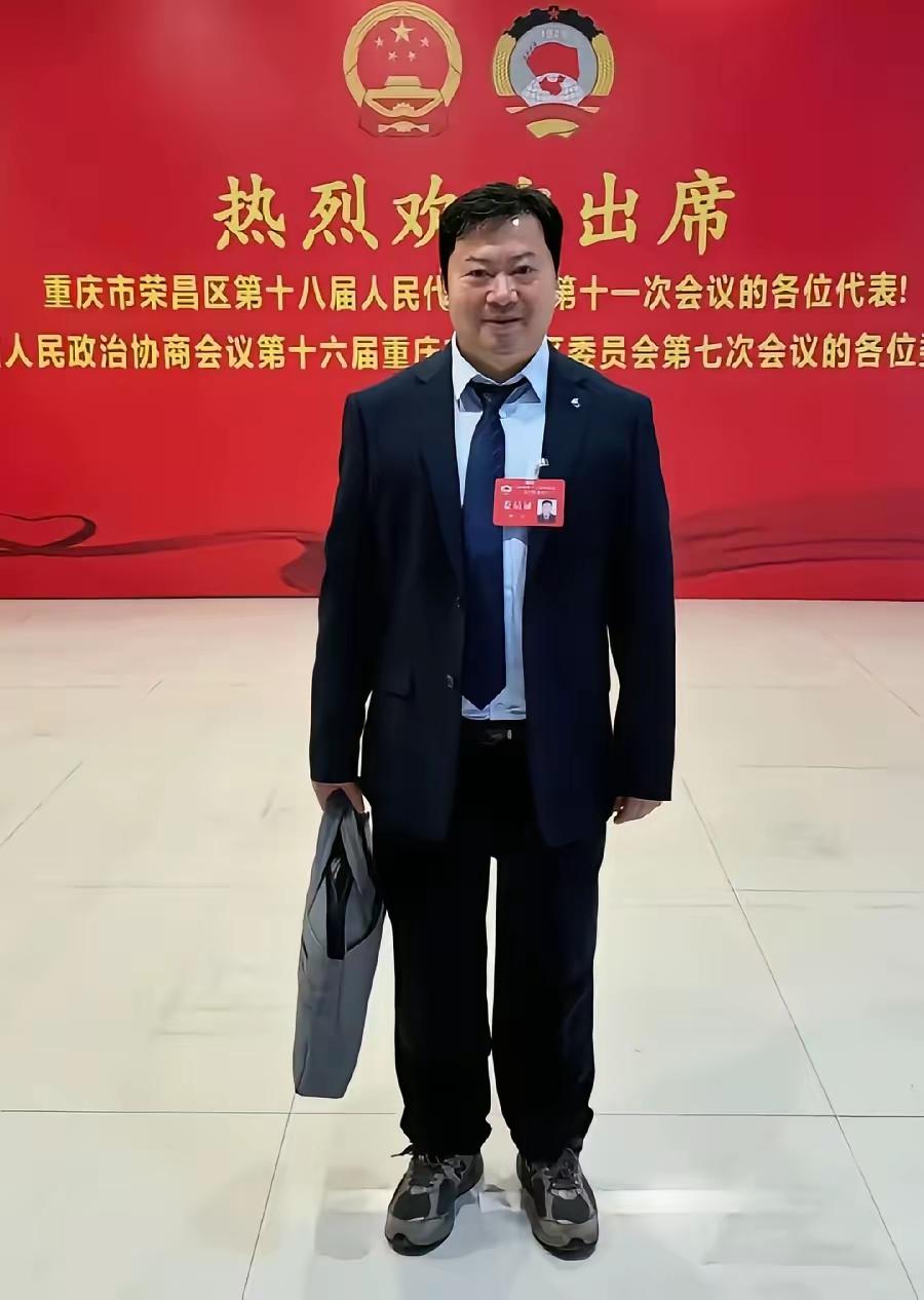 [吃瓜群众]荣昌“卤委员”，这造型…很别致啊[灵光一闪]
[思考]要不，大家来找