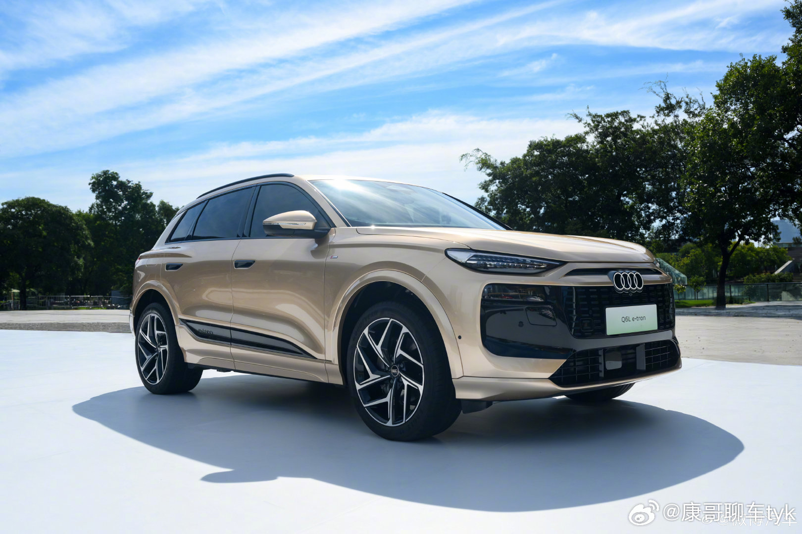 奥迪Q6Le-tron34.88万起售奥迪Q6L e-tron正式上市，售价34