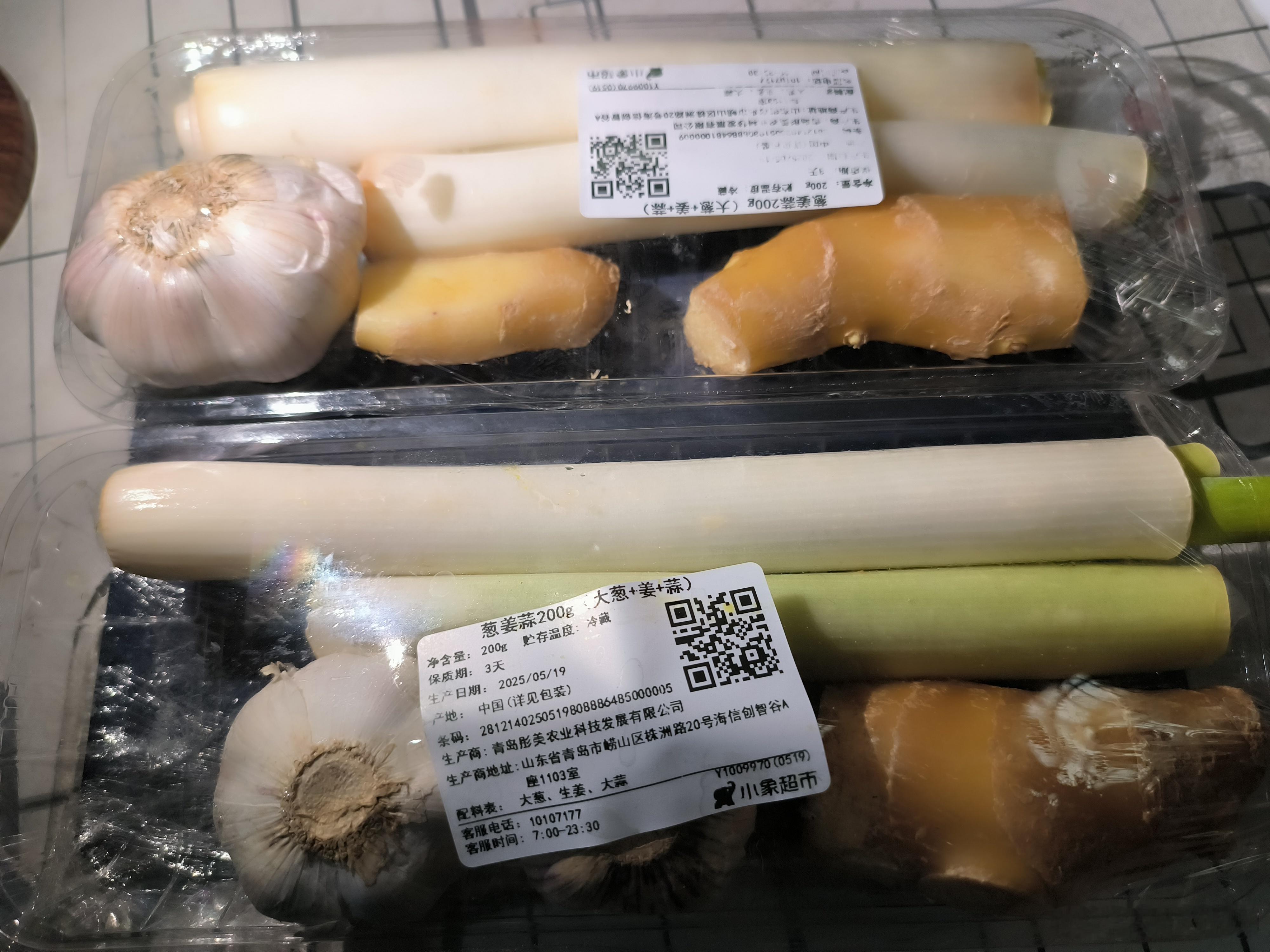 网购水果拼单时误买两份葱姜蒜，但我在租屋没有炊具，从不做饭。现在食材扔了可惜，请