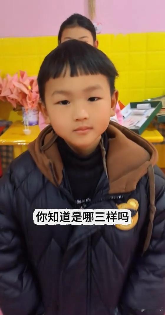 你炒菜是不是也这样？
蚝油鸡精不要钱地往里倒。
这三样调味料，正在偷偷掏空你的骨