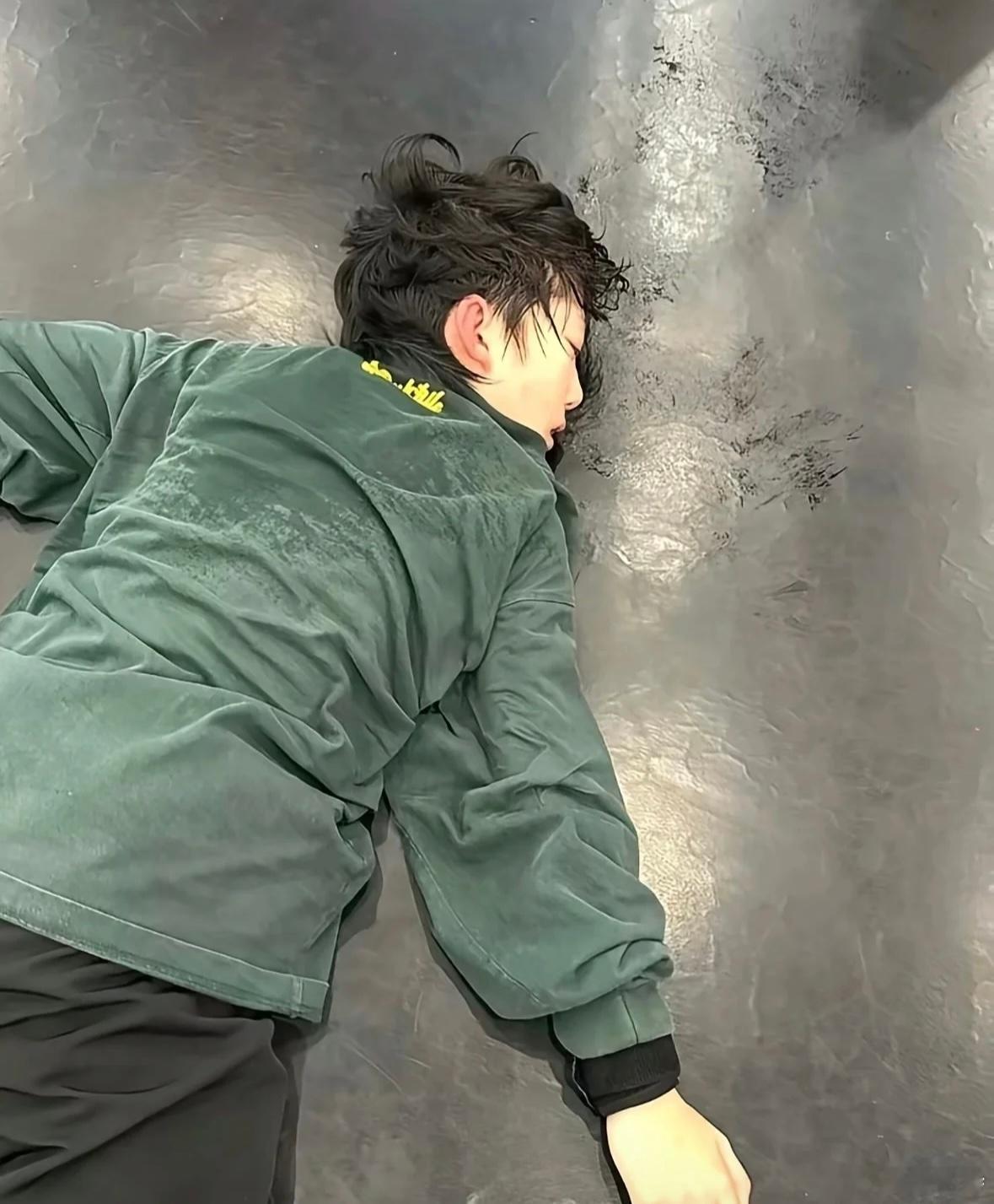 刚知道吕政熙就学了几个月的breaking，他的基本功真的像学了几年，还是太有舞