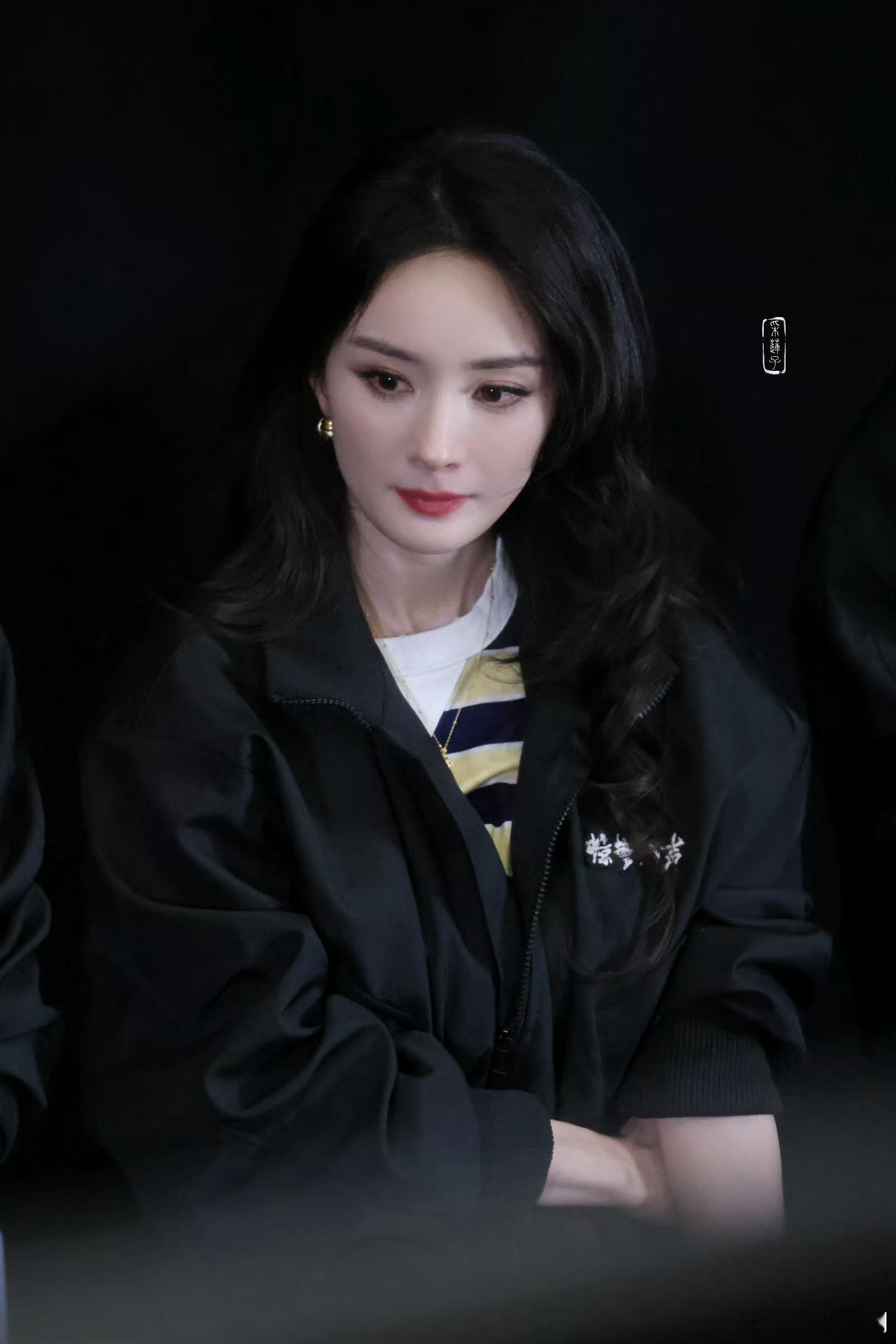 杨幂🐮，多拍电影吧！《惊蛰无声》里杨幂把冷冽疏离与狠戾算计焊在身上的女特工塑造