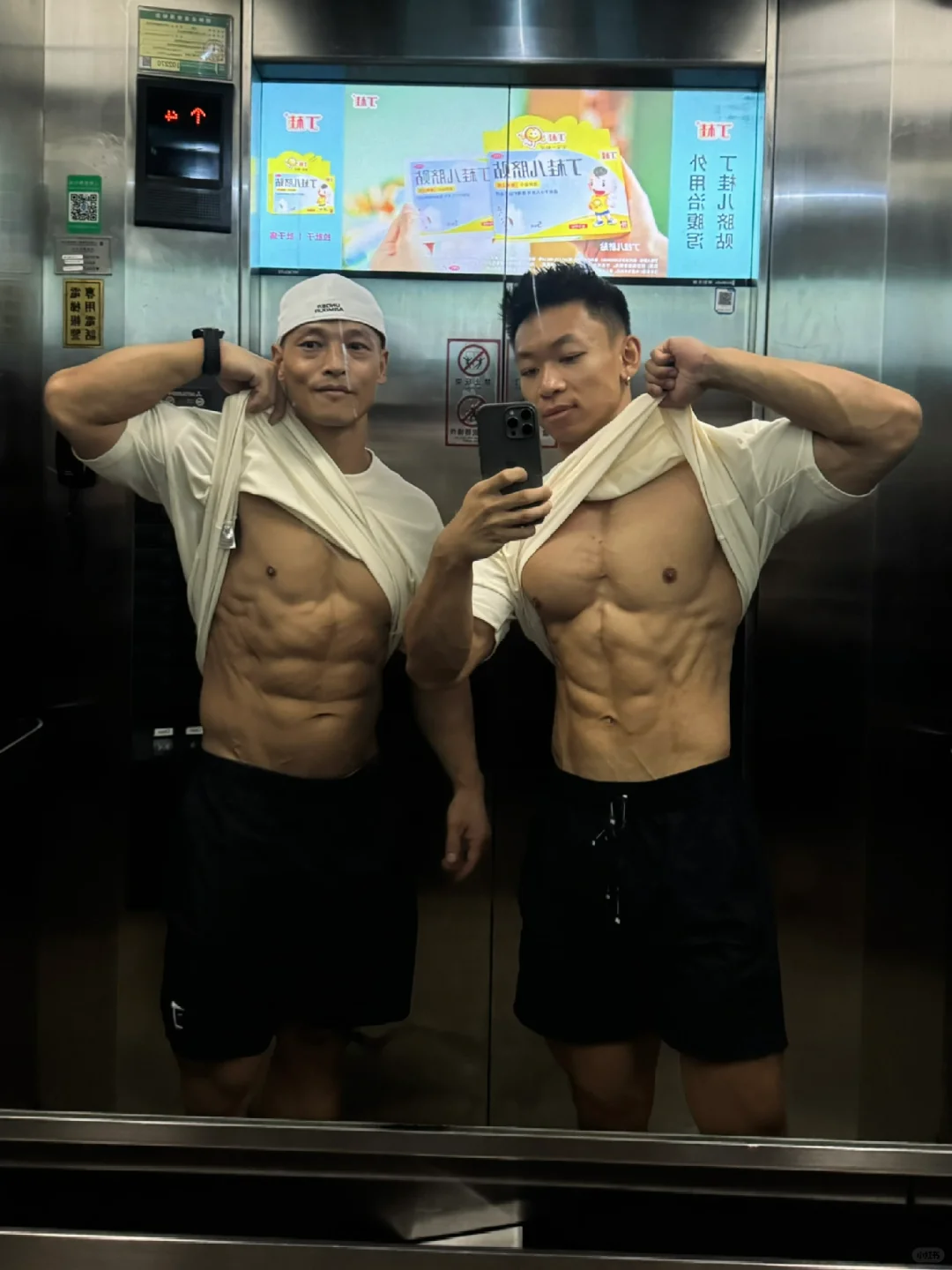 又到了撩起衣服就是腹肌的时候了