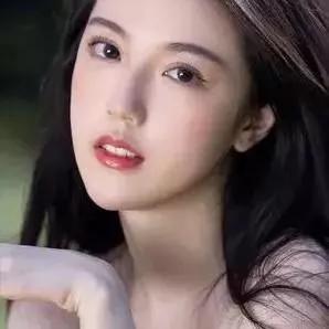 红袖添香夜，佳人照影妆。红袖红唇 红袖娇羞 红袖添余香 红袖如昨 水墨红袖 红袖