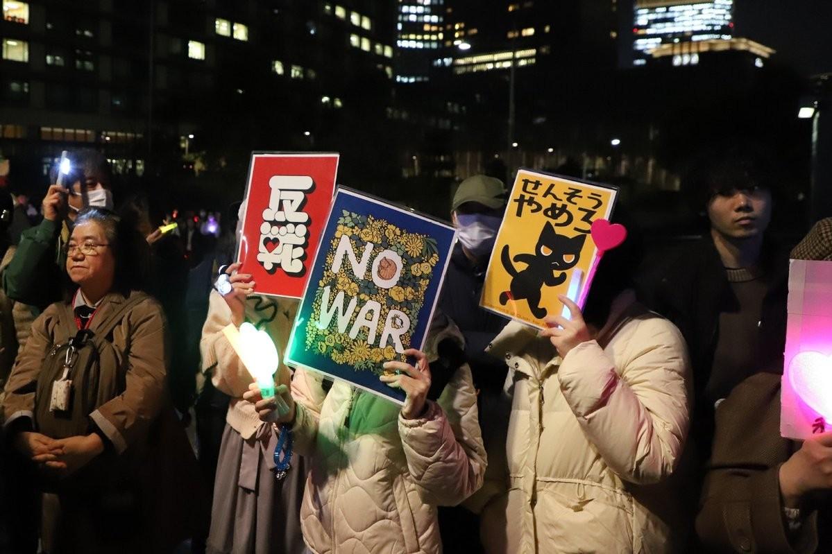当不成首相了？东京万人走上街头抗议，喊出“高市下台”的口号
10月19日晚，东京