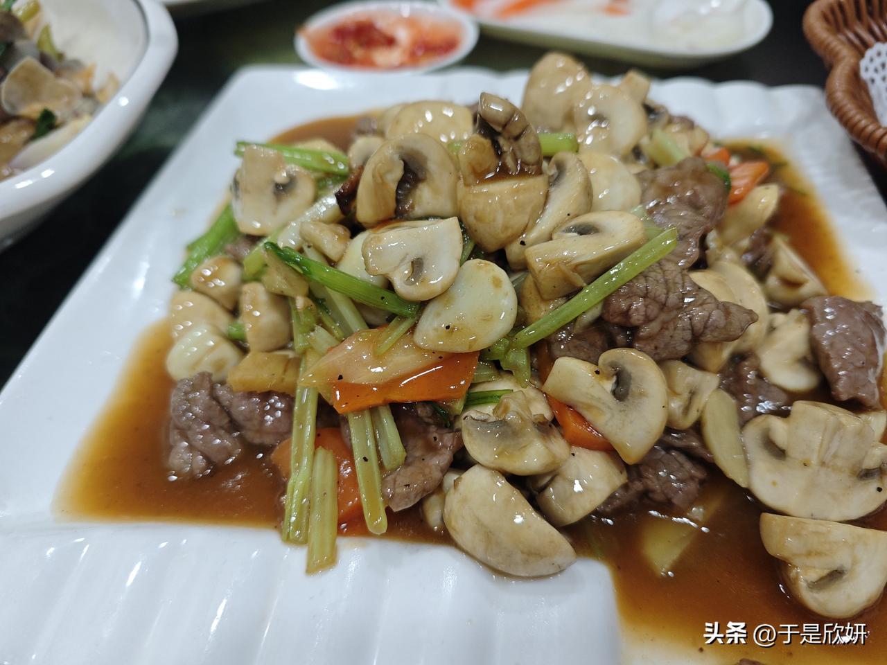 以前会，现在长大了，觉得赚钱不容易，当然也不要浪费食物，浪费的食物是自己福报。你