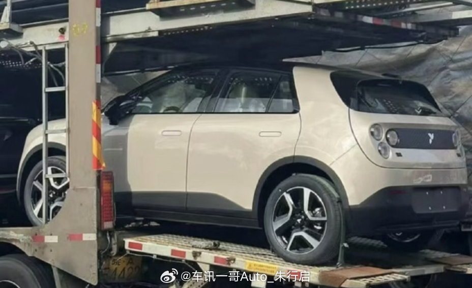 蔚来萤火虫的新轮毂曝光感觉这个轮毂看起来很一般