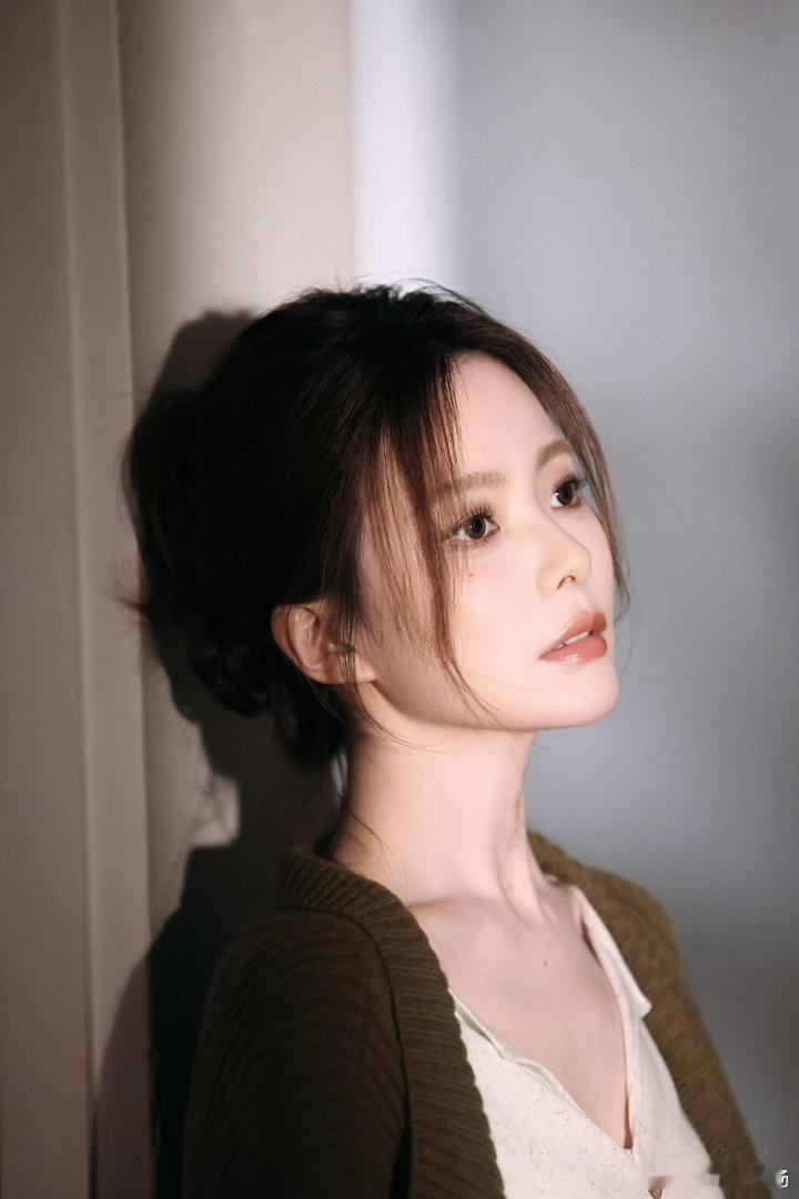 官宣！陈卓璇首个个人巡演杭州站，8月29日！杭州，这座城市可以说是见证了她从选秀