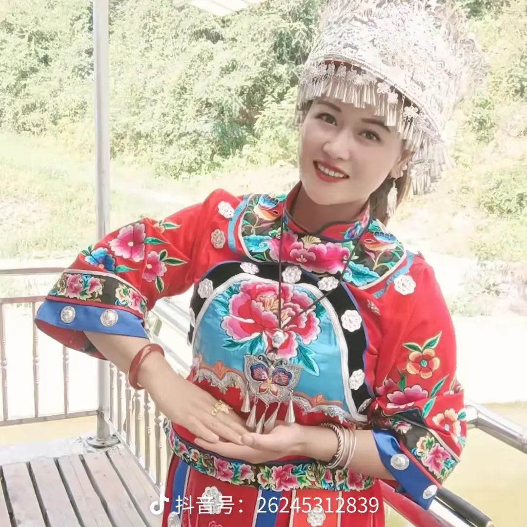 又是一年母亲节，祝我们所有的女人，母亲节快乐，感谢我的大女儿，懂得母亲...
