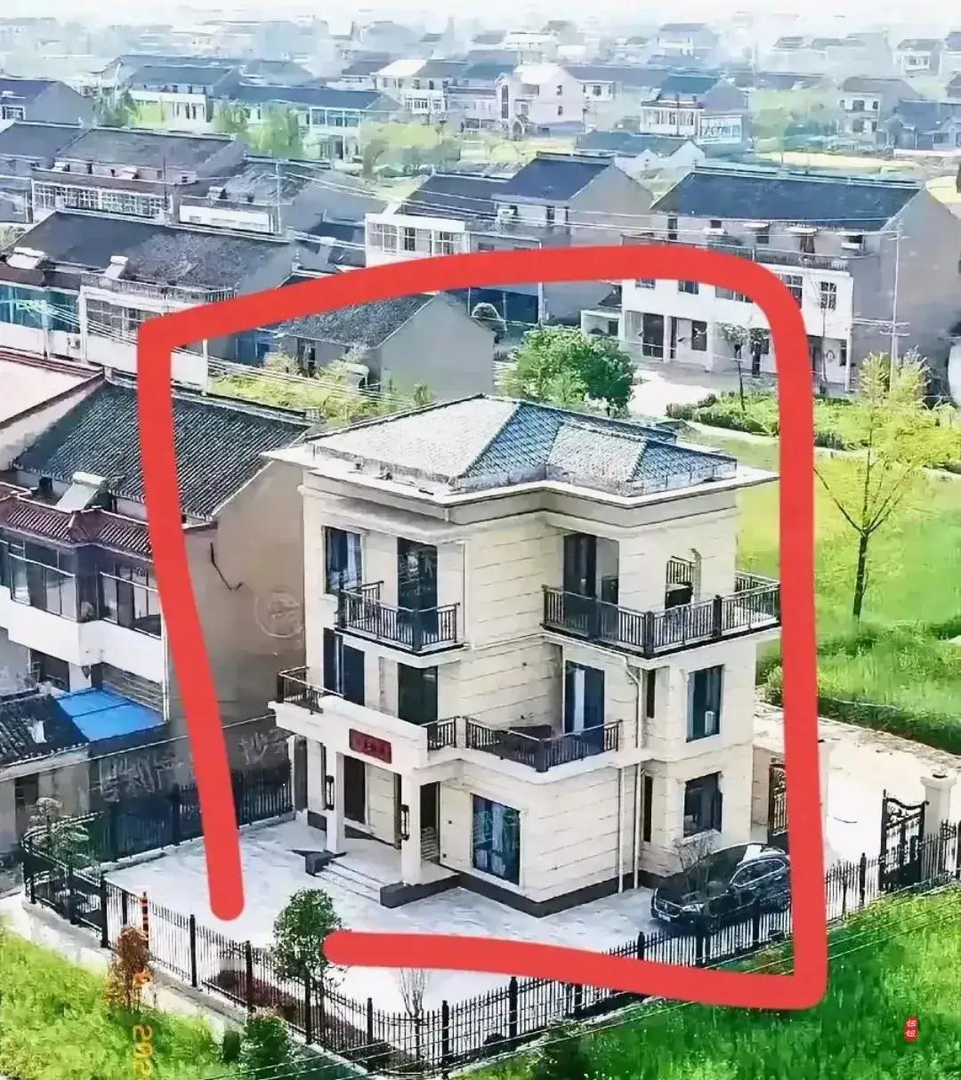 在老家建一栋这样的别墅，看看大概需要花多少钱？预算的人说至少得花150万左右，又