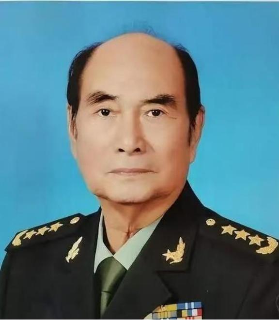 1998年，张万年出访美国，当他刚踏进美国宁堡陆军基地，一个美军司令突然跳了出来