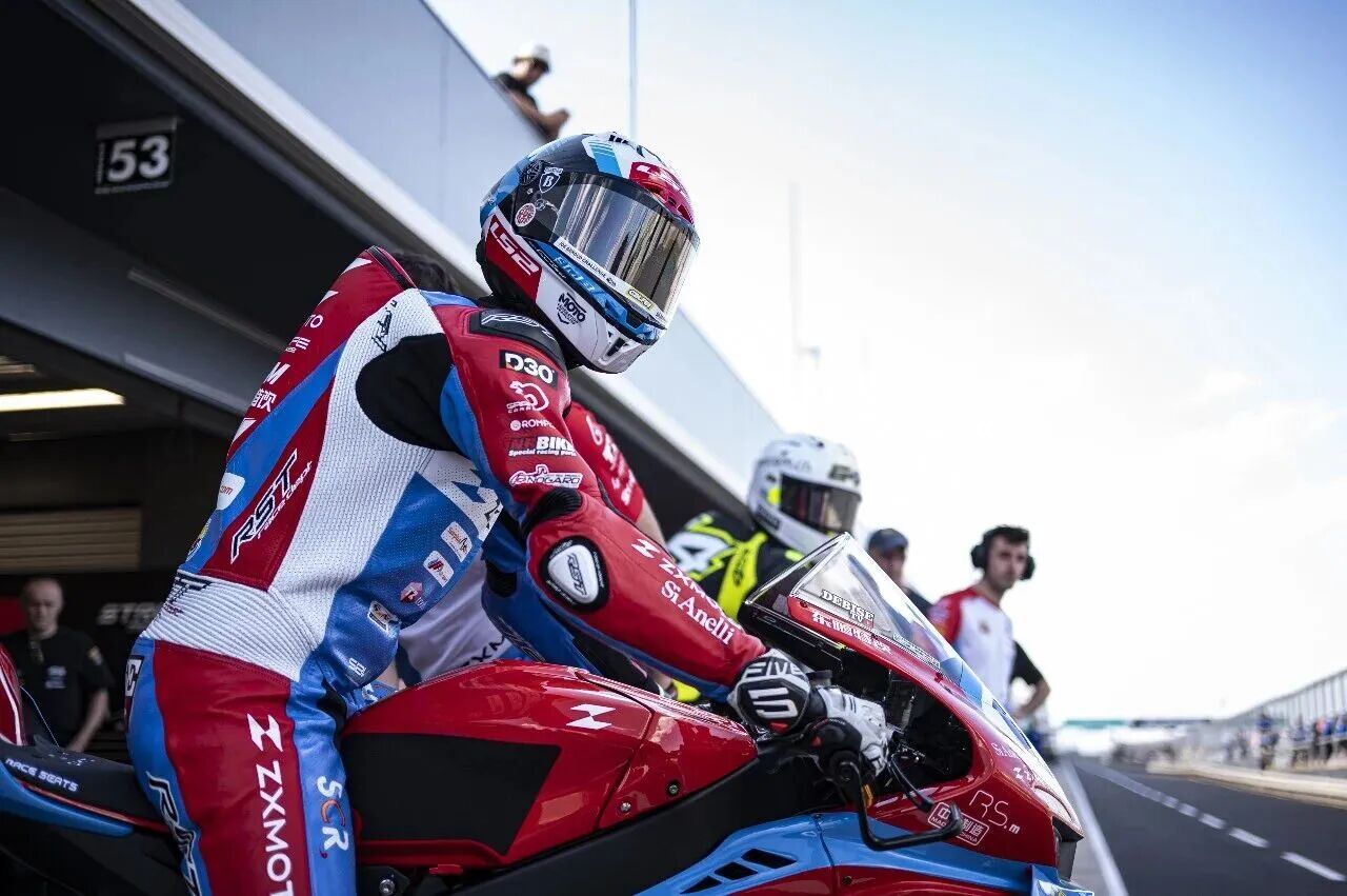 【张雪机车公告召回】张雪机车发布820RR召回通告。通告称，4月16日，一台银川