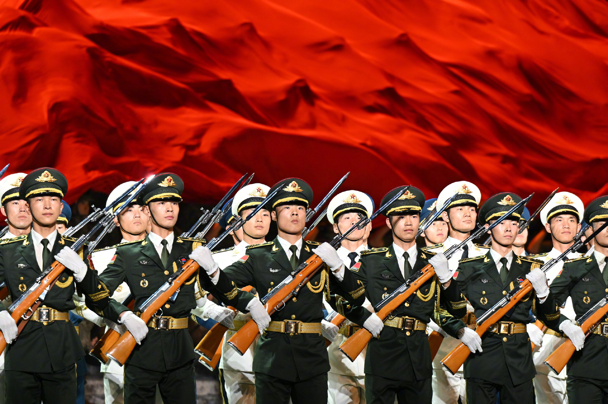 【转发收藏！#9图回看文艺晚会#】#九三文艺晚会总导演是舞坛双子星# 9月3日晚