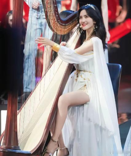 我严重怀疑， 张杰icon当年娶谢娜icon， 不是看上了她的美貌， 也不是看上
